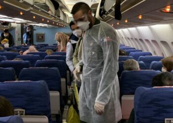 Fijan reglas sanitarias para relanzar vuelos de pasajeros