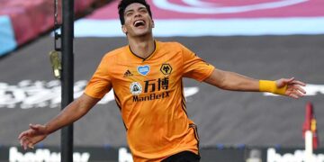 Raúl Jiménez regresa feliz; marca gol con el Wolverhampton