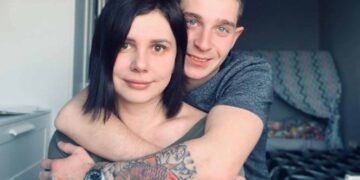 Mujer confiesa que se enamoró de hijastro; ahora está embarazada