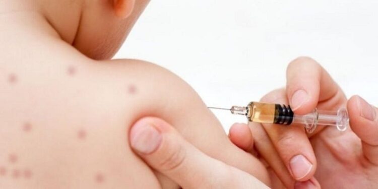 Refuerzan vacunación contra Sarampión en adolescentes y adultos