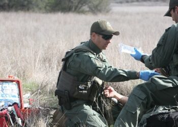 Rescatan a indocumentados mexicanos abandonados por el ”pollero”