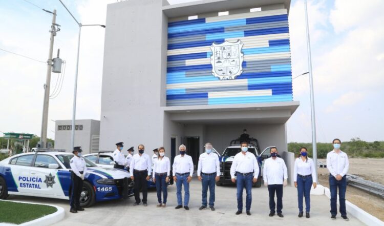 Entrega gobernador quinta estación de seguridad carretera en González, Tamaulipas