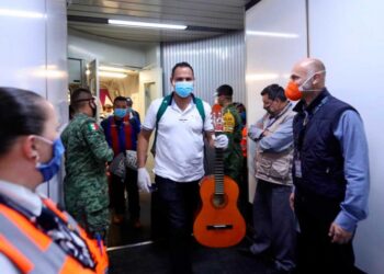 SRE logra repatriar a 321 mexicanos varados en Barbados