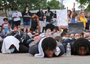 Trump califica como ‘terroristas’ a manifestantes en Twitter