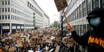 ‘No puedo respirar’, claman miles en todo el mundo