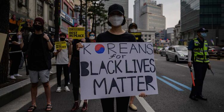 ‘No puedo respirar’, claman miles en todo el mundo