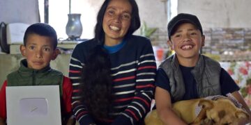 Familia de campesinos conquista YouTube con “tips para abrazar el agro”