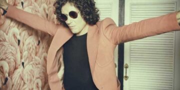 Enrique Bunbury amplía polémica al apoyar campaña contra Bill Gates