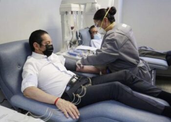 Se recupera Gobernador de Querétaro de Coronavirus y dona plasma