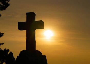 Cae líder religioso tras abusar de más de 20 jóvenes