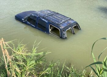 Presunto narco se avienta al río Bravo con todo y camioneta