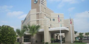 Hospital de Laredo, Texas, a su máxima capacidad