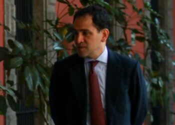 El titular de Hacienda, Arturo Herrera da positivo a Covid-19