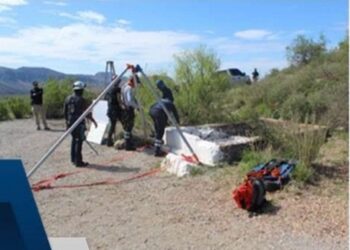 Hallan 12 cadáveres en tiro de mina de Chihuahua