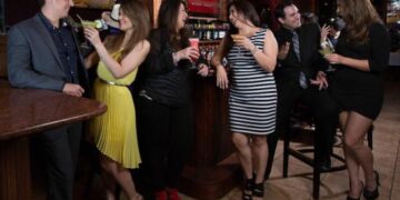 Da reversa Texas; cierran bares, cantinas y centros nocturnos por disparo del Covid