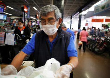 Por continuidad de cuarentena comercios impiden entrada a adultos mayores