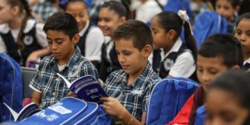 Apoyarán economía familiar con útiles escolares en N. Laredo