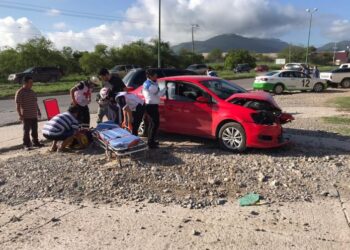 Madre e hija se lesionan en choque