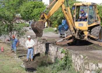 Intensifican limpieza de drenes pluviales en Victoria.