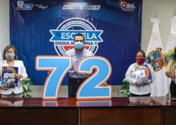 Entrega ‘Escuela Digna’ más mobiliario y equipo