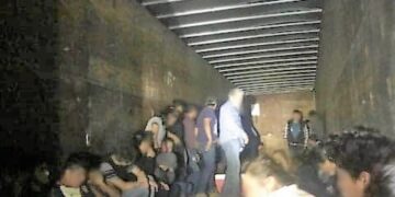 Patrulla Fronteriza descubre a 58 ilegales ocultos en tráiler