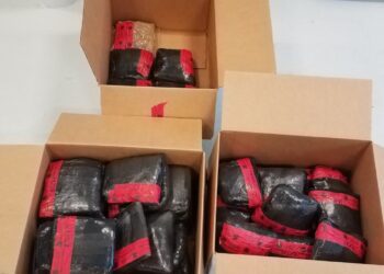 Estadounidense transportaba en su equipaje 60 kilos de metanfetamina