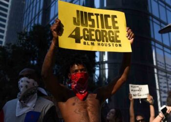 Canales de TV en EU paran 8 minutos programación en honor a Floyd