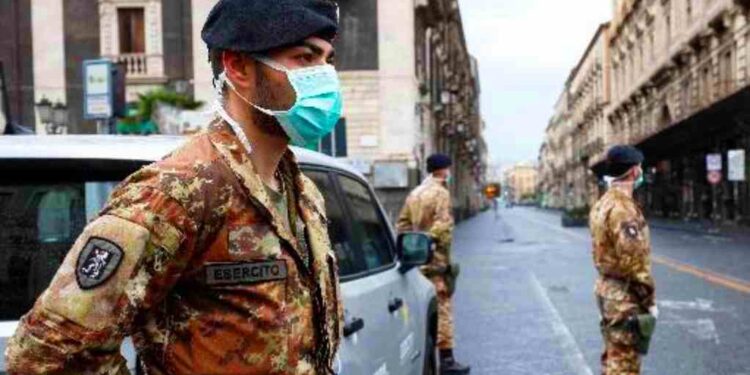 Italia recurre al ejército para garantizar que los habitantes cumplan las medidas de confinamiento