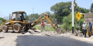 Rehabilitan cruce de vías con calle Berriozabal