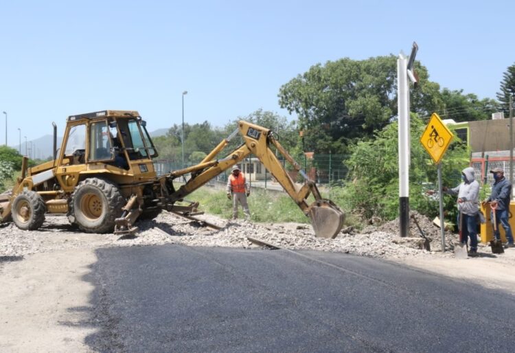Rehabilitan cruce de vías con calle Berriozabal