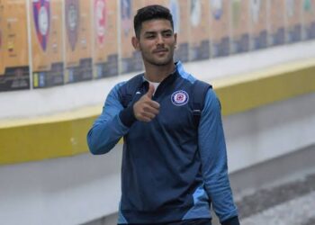 Lucas Passerini ya presume el logo y la vestimenta del Necaxa