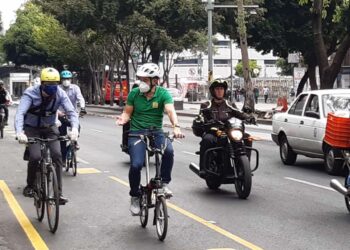 En el Día Mundial de la Bicicleta, legisladores ruedan en Ciudad de México