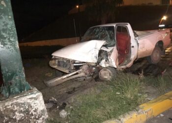 Repartidor de tortillas queda prensado en camioneta