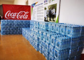 Donan  3,600 botellas de agua al Ayuntamiento de Victoria