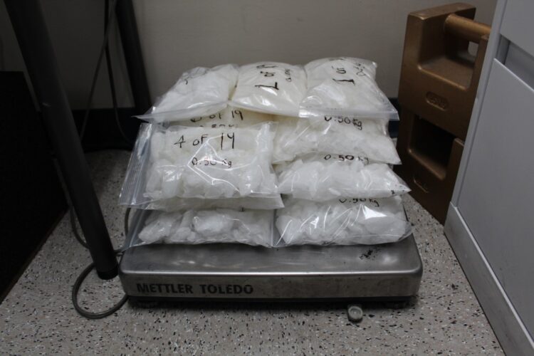 Tratan de burlar programa FAST para contrabandear metanfetamina