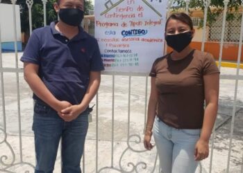 Dan asesoría en línea a estudiantado en casa