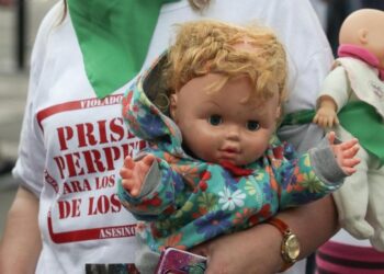 Colombia aprueba cadena perpetua para violadores y asesinos de niños