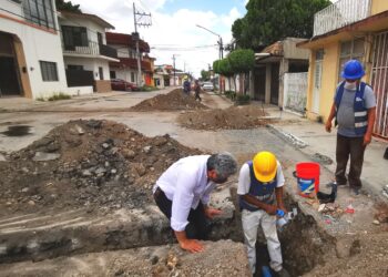 Avanza instalación de tubería nueva en Zona Centro de Victoria.