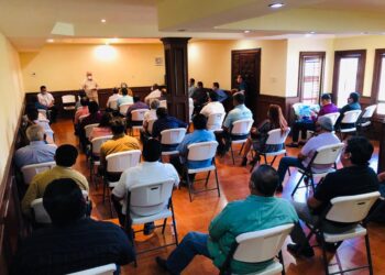 Se reúne Héctor Garza con padres de familia y alumnos de la zona fronteriza de Tamaulipas