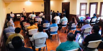 Se reúne Héctor Garza con padres de familia y alumnos de la zona fronteriza de Tamaulipas