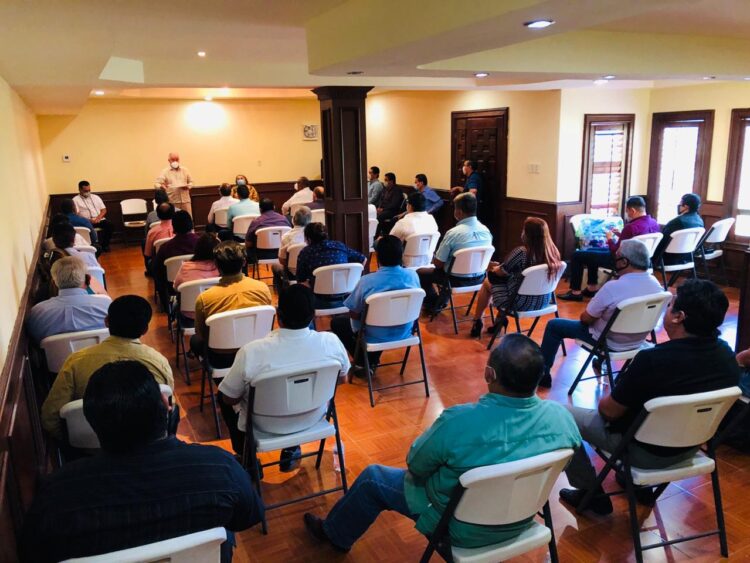 Se reúne Héctor Garza con padres de familia y alumnos de la zona fronteriza de Tamaulipas