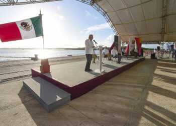 Proyecto transístmico, valla económica para contener migración: AMLO