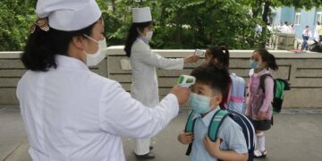 Corea del Sur reabre escuelas pese a repunte de casos COVID-19