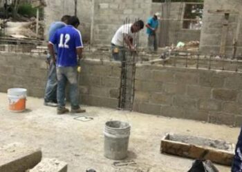 Enfrentan crisis laboral los obreros de la construcción