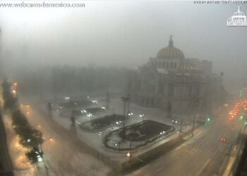 Intensa granizada y tormenta eléctrica azotan a CDMX