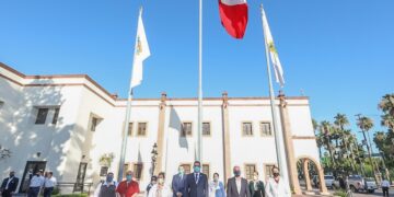 Participa sector Salud en Honores a Bandera