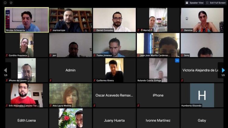 Promueve productos de emprendedores locales.