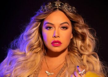 Chiquis Rivera con fotografía desnuda celebra 35 años