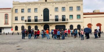 Ofrece Mario López diálogo con seguidores de Susana Prieto