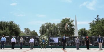 Rinden Rivas y autoridades de educación homenaje a Felguérez